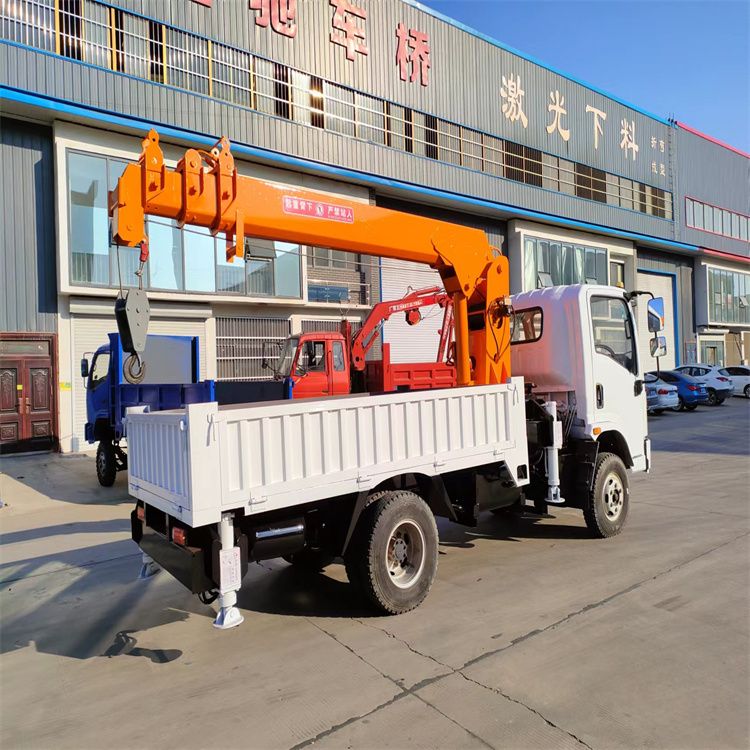 赞皇县三轮随车吊定制 农用改装机自备吊中瑞长期出售